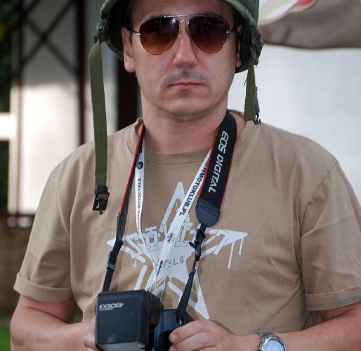 Naczelny fotograf w zolnierskiej czapce