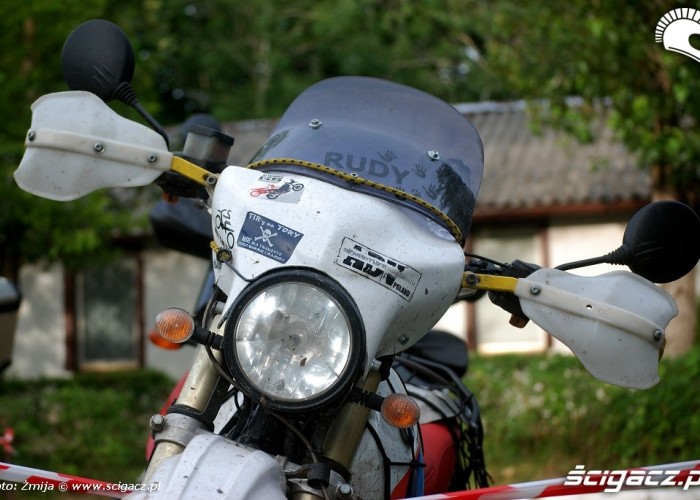 Rudy motocykl BMW