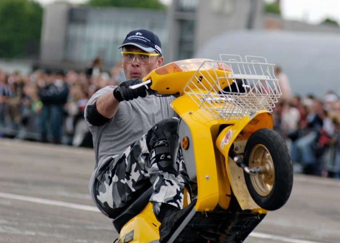 streetfighters ru scooter wheelie