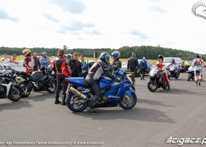 1 4 mili kawasaki zx 12r rusza do ataku