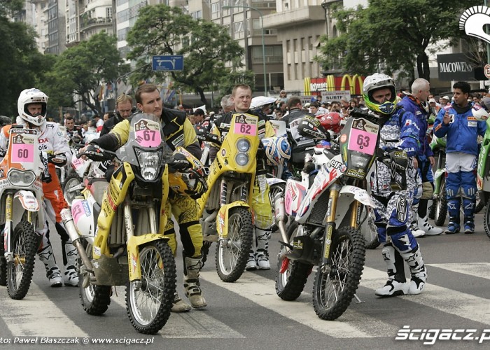 Motocyklisci Rajdu Dakar 2010 inauguracja zawodow