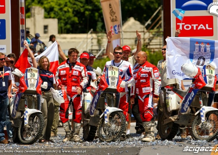 Zaloga Orlen Team na mecie Dakaru 2010 rampa Buenos Aires