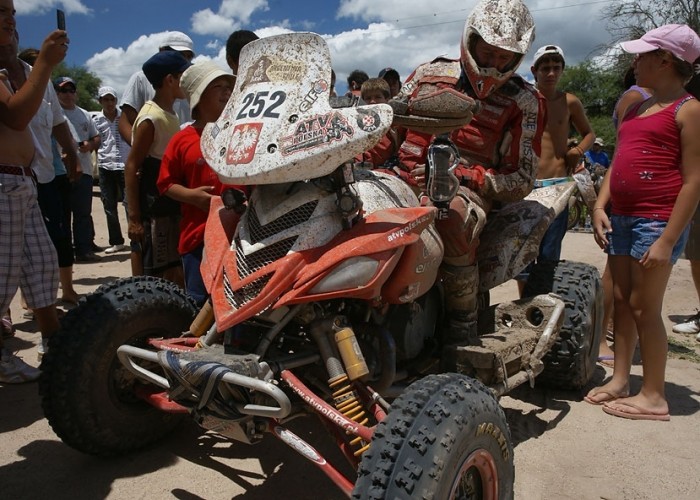 Rajd Dakar 2010 przebite kolo w quadzie Sonika