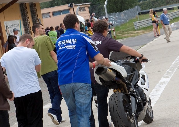 wypychanie motocykla na start supersport starty poznan wmmp v runda