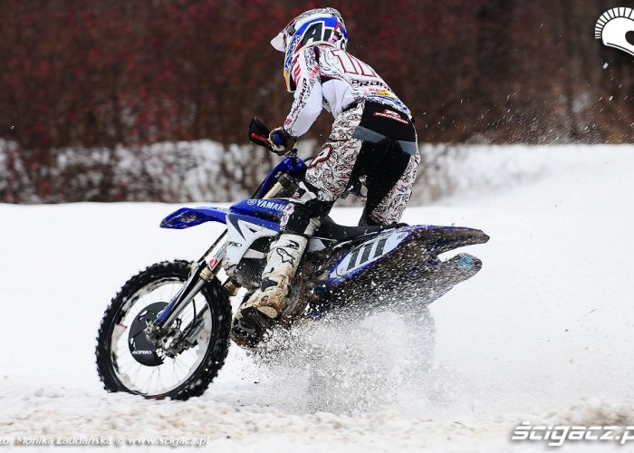 Treningi motocyklowe na sniegu
