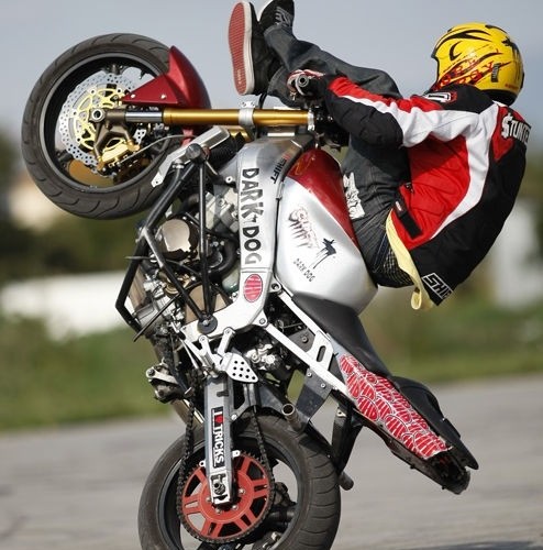 Motocyklowy stunt trening Hiszpania
