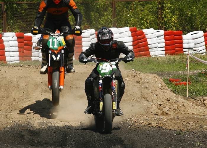 mochocki dochodzi osobke radom supermoto motocykle lipiec 2008 a mg 0056