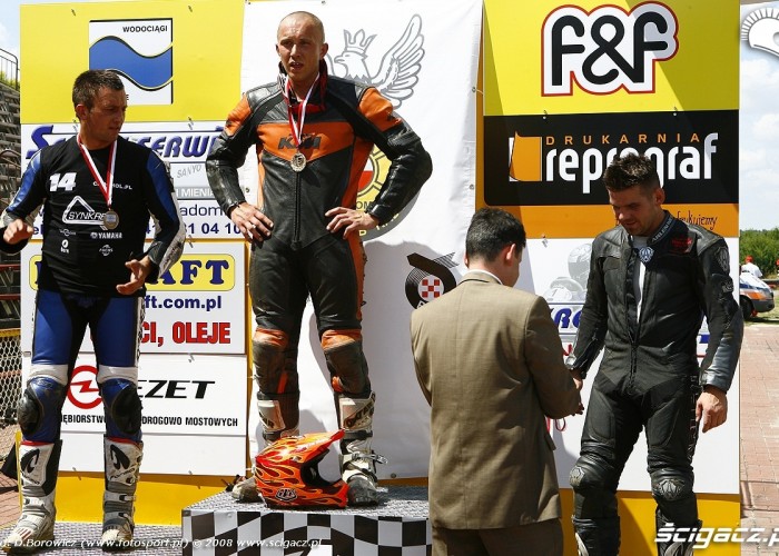 podium pierwszy wyscig radom supermoto motocykle lipiec 2008 a mg 0137