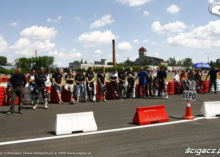 prezentacja zawodnikow radom supermoto motocykle lipiec 2008 a mg 0014
