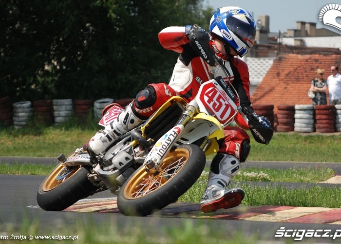Michal Adamiszyn na motocyklu
