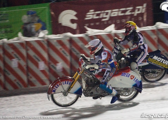 motocykle na tle logo sanok ice racing 2010 a mg 0233