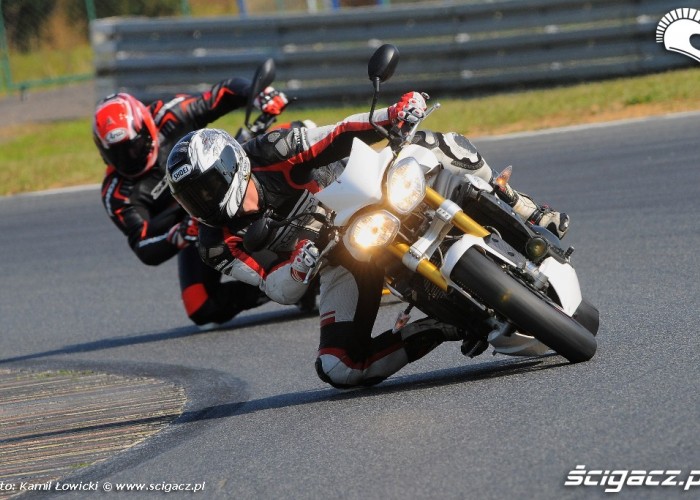 Prowadzi Triumph Speed Triple R Ducati Streetfighter 848