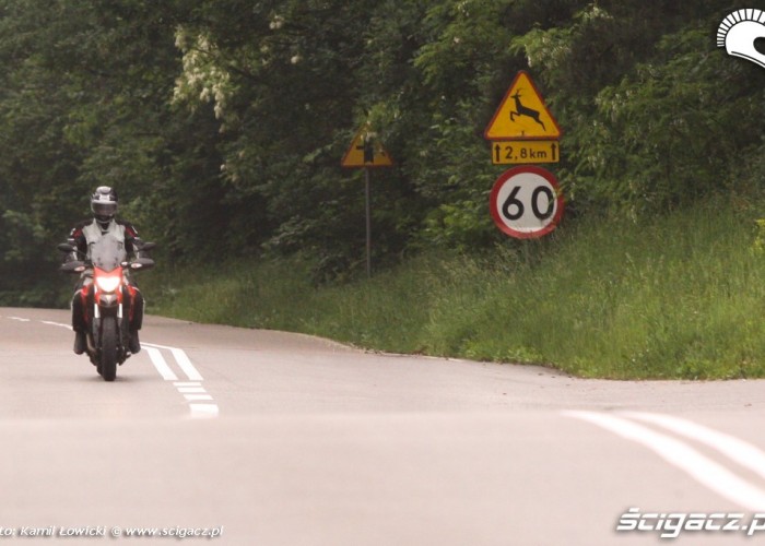 przejazd kolejowy Ducati Hyperstrada