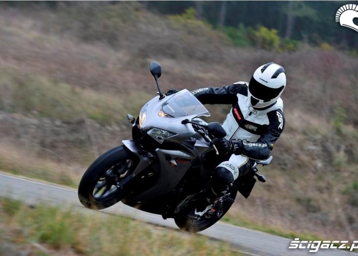 Szara Honda CBR500R 2013