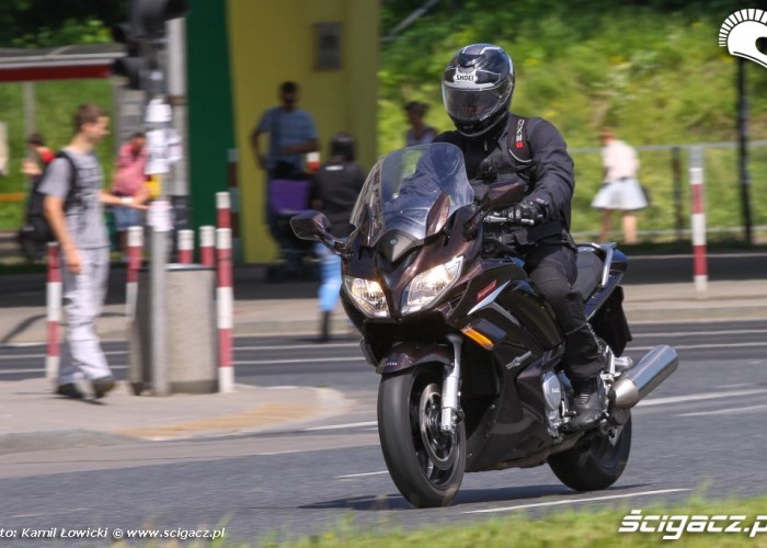 przod ulica yamaha FJR