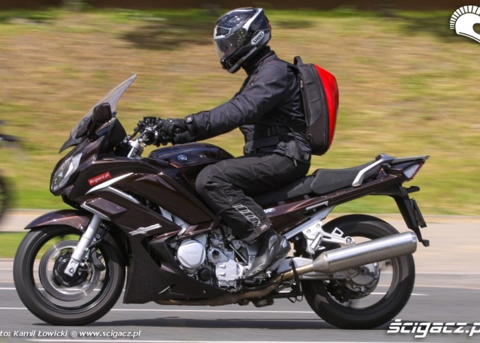 ruch uliczny yamaha FJR