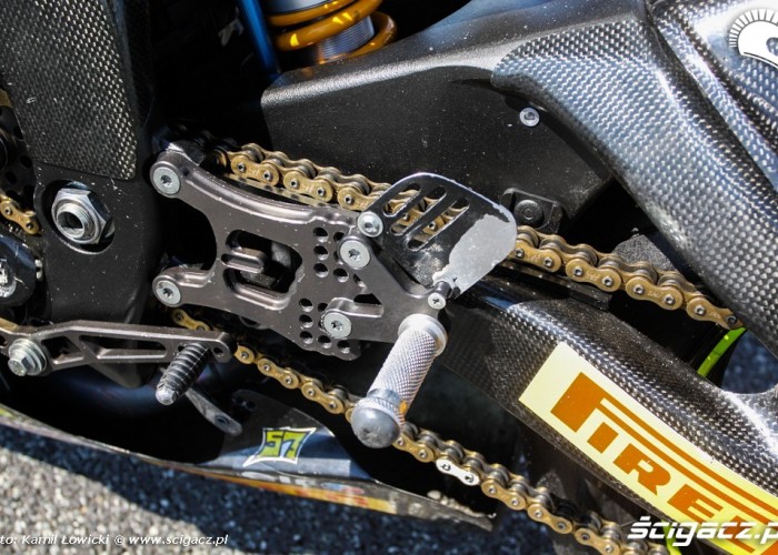 Podnozki Yamaha R6 Supersport
