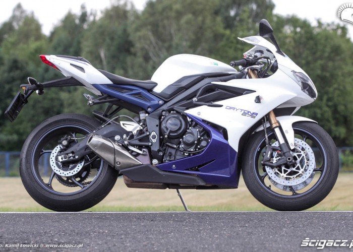 Triumph Daytona 675 ABS prawy bok