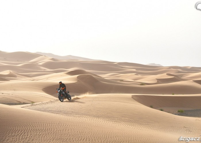 790 adventure pustynia wydmy piach