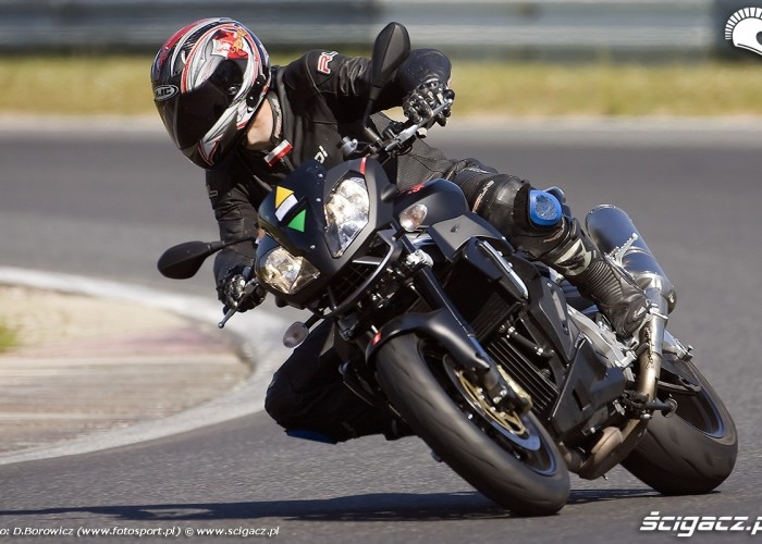 motocyklista na tuono aprilia 2009 tor poznan test b mg 0616