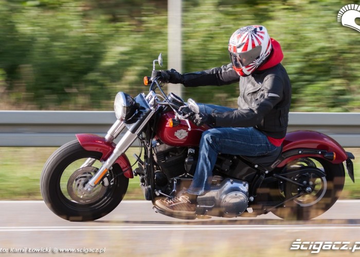 jazda lewy bok Harley Davidson Softail Slim