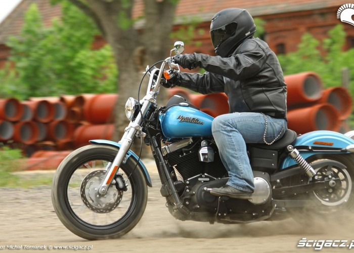 dynamika prawy profil Harley Davidson Street Bob