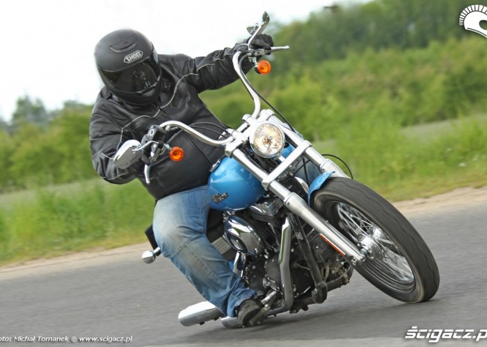 przytarte wydechy Harley Davidson Street Bob
