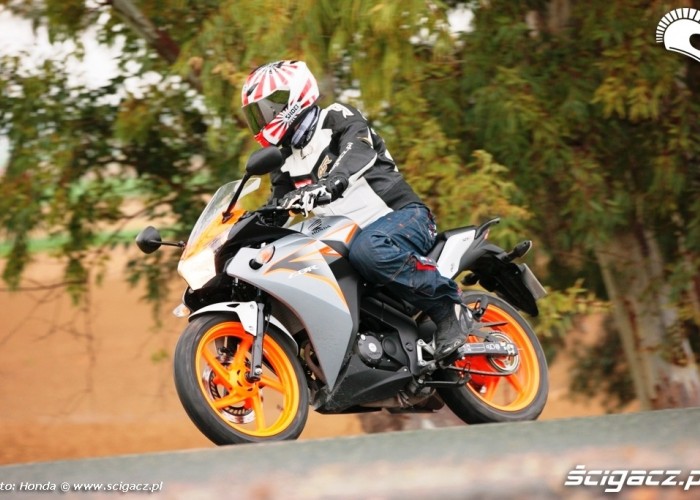 Honda CBR125 2011 akcja
