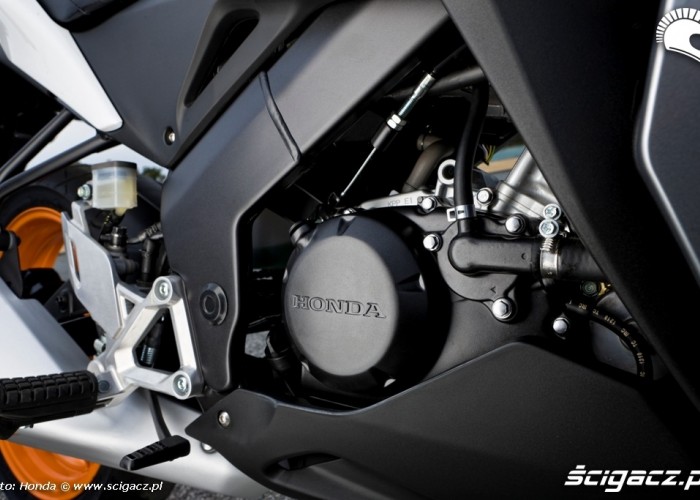 Honda CBR125 2011 silnik