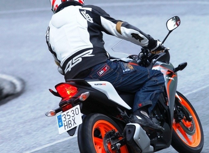 Honda CBR125 2011 testy