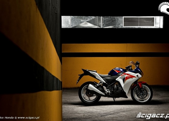 w Garazu Honda CBR250R 2011