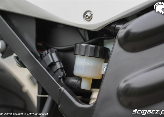 Tylny uklad hamulcowy  Hyosung GT650P 2012