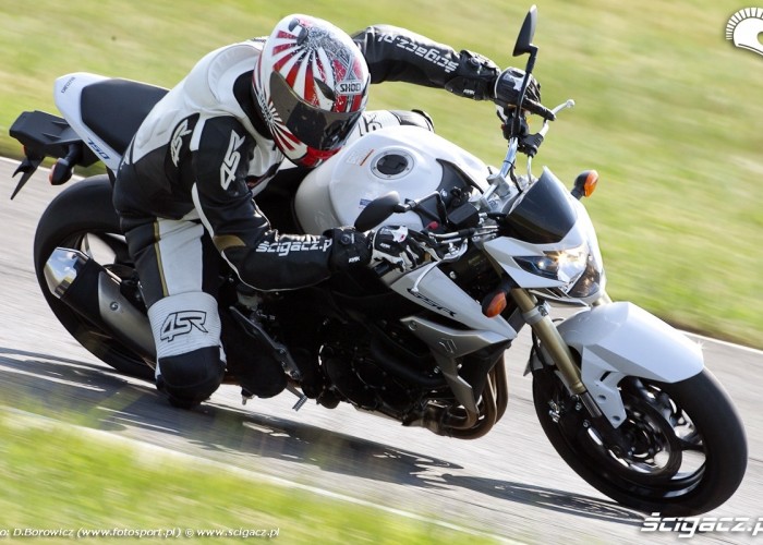 jazda dynamiczna suzuki gsr750 2011 test motocykla 06