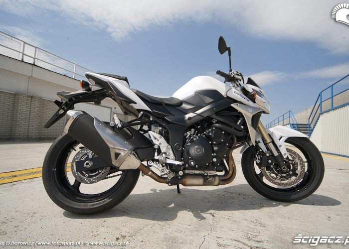 prawa strona suzuki gsr750 2011 test motocykla 03
