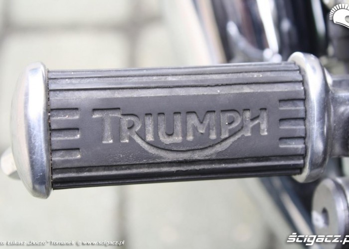 Triumph Thruxton podnozek