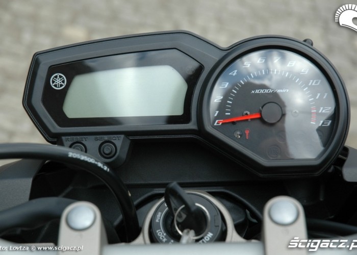 Yamaha XJ6 2010 zegary