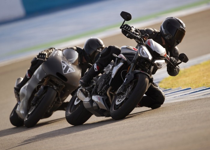 New Street Triple RS and Moto2 Prototype Dynamic
