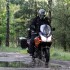 Modeka Silas dla duzych chlopcow - w mokrym lesie Suzuki DL650 test