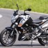 KTM sprzedaje rekordowo duzo motocykli - KTM 125 lewy przod scigacz pl