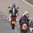 Polski motocyklista na gumie wzbudzil dyskusje w Anglii - na gumie w Anglii