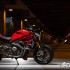 2014 Ducati Monster 1200 i Ducati Monster 1200S juz oficjalnie - noca na miescie
