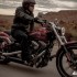 Breakout i Street Bob Special Edition nowe modele Harley Davidson - breakout jazda