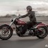 Breakout i Street Bob Special Edition nowe modele Harley Davidson - w czasie jazdy