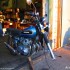 Kuznia motocykli customowych w Warszawie - Nostalgiczny garaz Honda bez kola