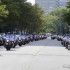 Amerykanscy motocyklisci w holdzie ofiarom 11 wrzesnia - policjanci obstawiaja parade