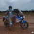 Australia na motocyklach coraz ciezsze warunki - Stec po glebie w australii