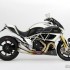 Ducati Diavel DVC Motocorse na wypasie - z boku