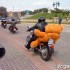 Duze dzieci malym dzieciom - lubelscy motocyklisci na Dzien Dziecka - misiek na motocyklu