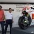 Honda CBR1000RR na czesc Marco Simoncelliego - ogladanie motocykla