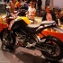 KTM coraz bardziej indyjski - KTM Duke 125 2011 z lewej strony